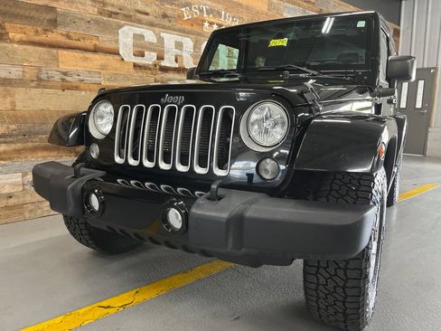 Used 2016 Jeep Wrangler Sahara AWD/4WD image 10