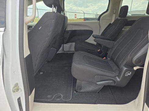 Certified 2023 Chrysler Voyager LX FWD image 13