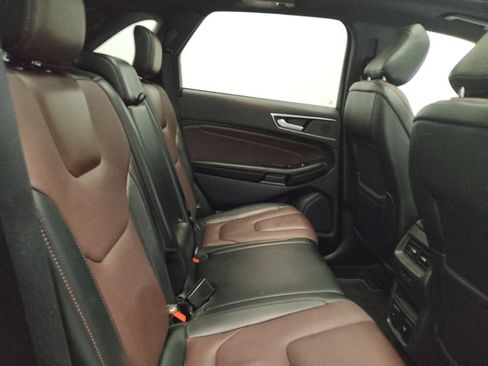 Used 2020 Ford Edge Titanium w/ Equipment Group 301A FWD image 19