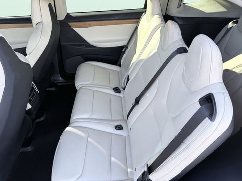 Used 2019 Tesla Model X 75D image 31