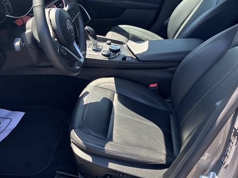 Used 2018 Alfa Romeo Giulia AWD image 3