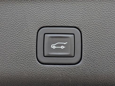 Used 2025 GMC Yukon Denali Ultimate AWD/4WD image 36