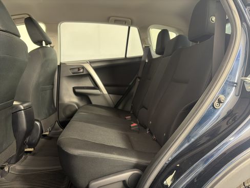 Used 2018 Toyota RAV4 LE w/ All Weather Liner Package FWD image 7