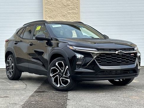 New 2026 Chevrolet Trax RS w/ Sunroof Package image 2
