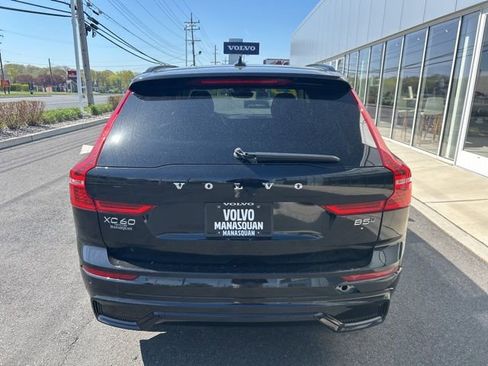 Used 2025 Volvo XC60 B5 Plus AWD/4WD image 4