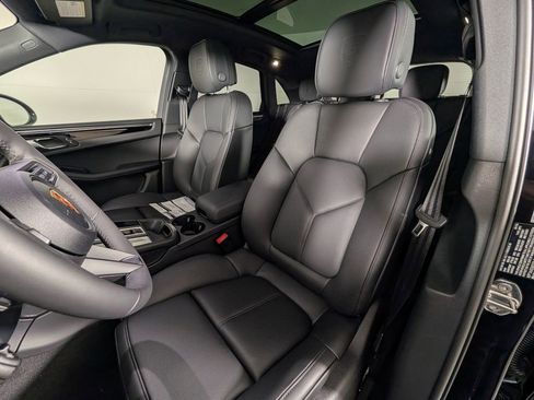 New 2026 Porsche Macan Turbo AWD/4WD image 5