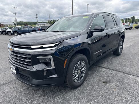 New 2026 Chevrolet Traverse LT w/ Driver Confidence Package AWD/4WD image 3
