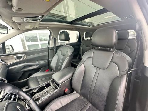 Used 2022 Kia Sorento S w/ Panoramic Sunroof Package AWD/4WD image 8
