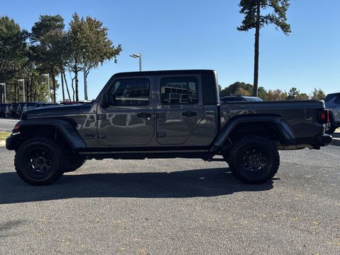 Used 2022 Jeep Gladiator Sport image 7