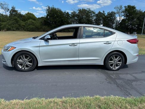 Used 2017 Hyundai Elantra SE FWD image 2