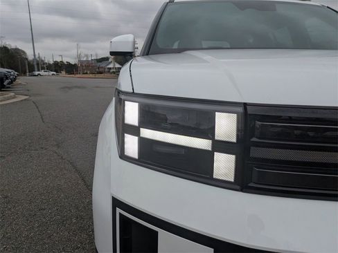 Used 2025 Hyundai Santa Fe Limited image 9