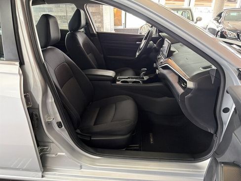 Used 2024 Nissan Altima 2.5 SV FWD image 17