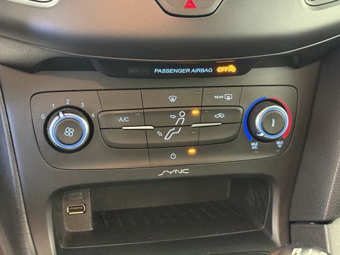 Used 2015 Ford Focus SE w/ SE Ecoboost Package image 20