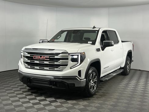 Used 2023 GMC Sierra 1500 SLE image 3
