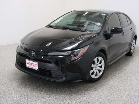 Used 2023 Toyota Corolla LE image 2