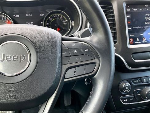 Used 2019 Jeep Cherokee Trailhawk w/ Cold Weather Group AWD/4WD image 25