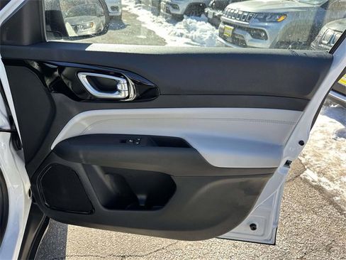 Certified 2024 Jeep Compass Limited image 28