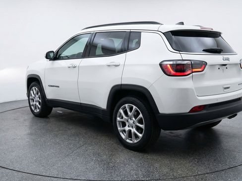 Used 2025 Jeep Compass Limited image 6