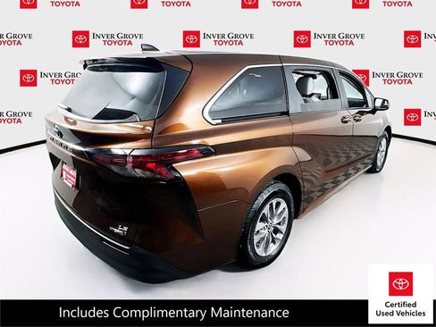 Certified 2024 Toyota Sienna LE image 5