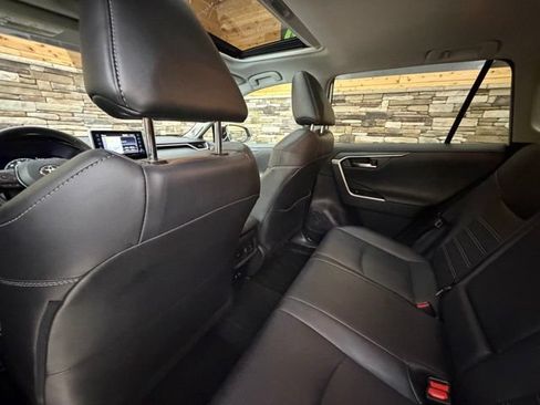 Used 2019 Toyota RAV4 Limited AWD/4WD image 32