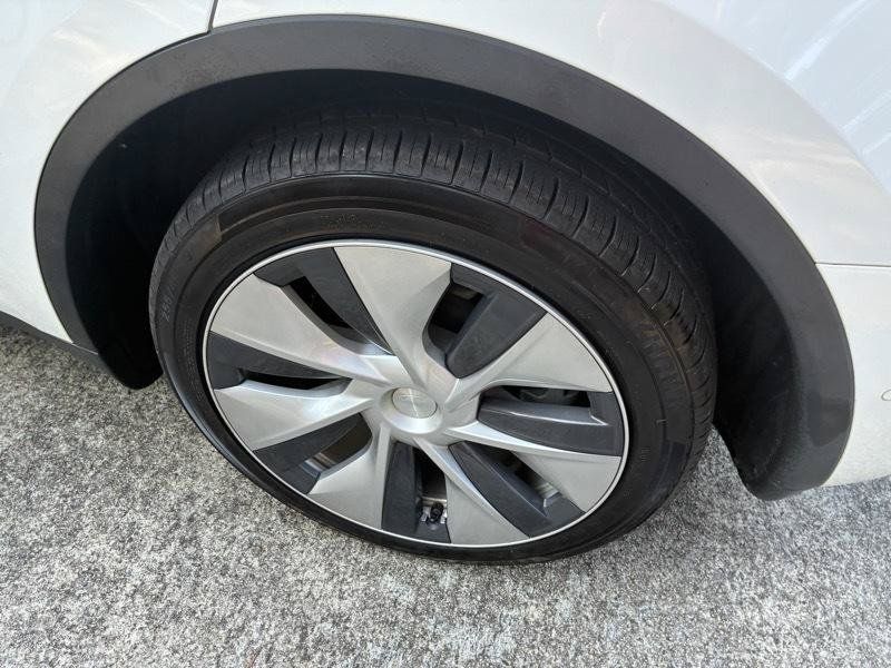 Used 2022 Tesla Model Y AWD image 30