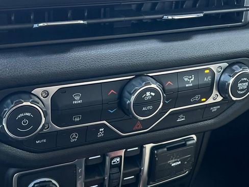 New 2026 Jeep Gladiator Sport image 19