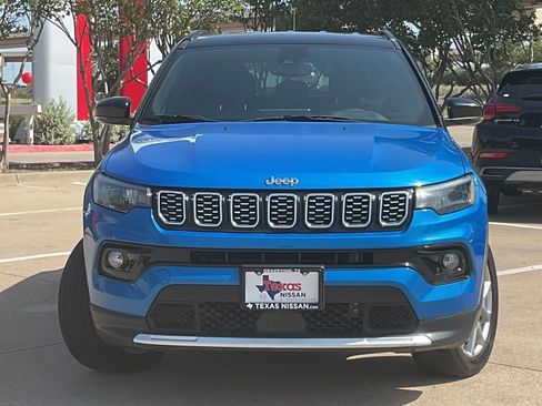 Used 2025 Jeep Compass Limited AWD/4WD image 2