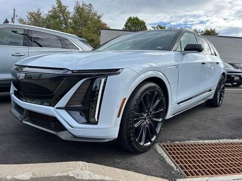 New 2026 Cadillac Lyriq V w/ Exterior Carbon Fiber Package AWD/4WD image 7