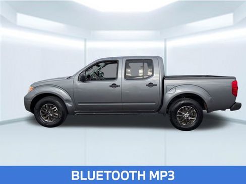 Used 2016 Nissan Frontier SV RWD image 2