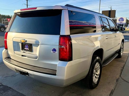 Used 2018 Chevrolet Suburban LT image 4