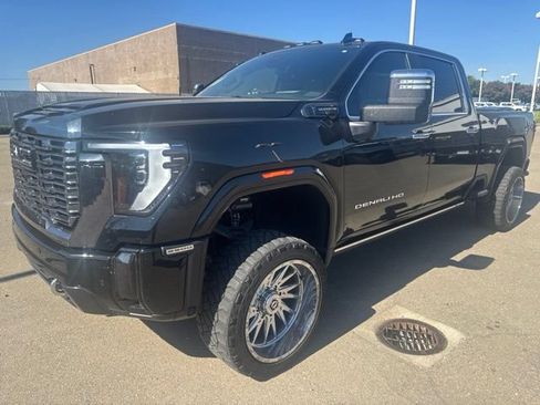 Used 2024 GMC Sierra 2500 Denali Ultimate AWD/4WD image 2