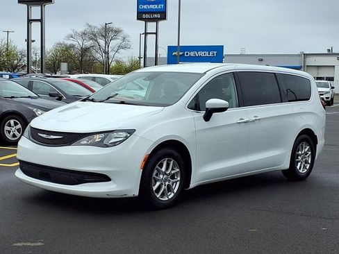 Used 2023 Chrysler Voyager LX FWD image 1