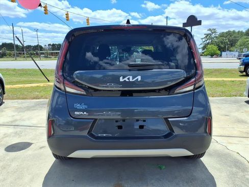 Used 2024 Kia Soul LX w/ Option Group 015 FWD image 3