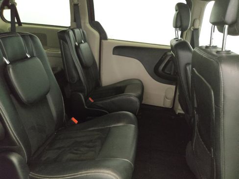 Used 2017 Dodge Grand Caravan SXT FWD image 19