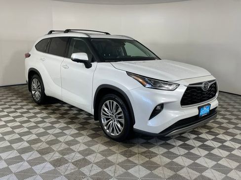 Used 2023 Toyota Highlander Platinum AWD/4WD image 17