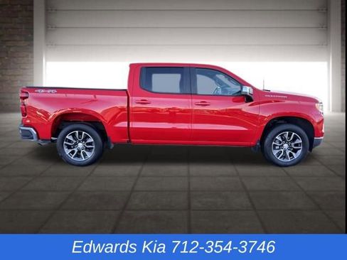 Used 2022 Chevrolet Silverado 1500 LT image 2