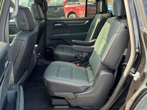 Used 2024 GMC Acadia AT4 w/ Luxury Package image 3