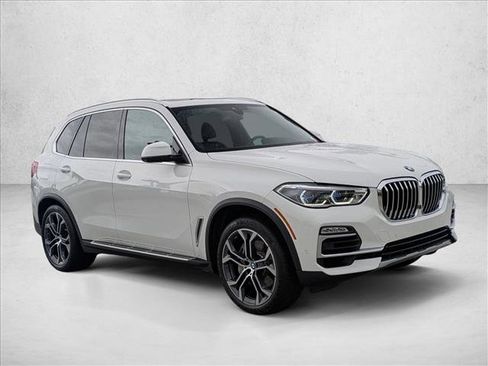 Used 2019 BMW X5 xDrive50i w/ Executive Package image 3