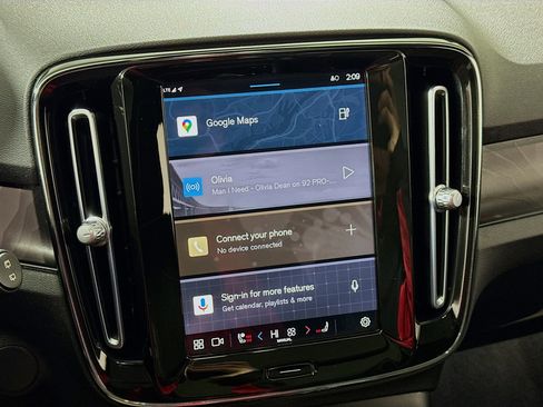 Used 2023 Volvo XC40 Recharge Ultimate image 18