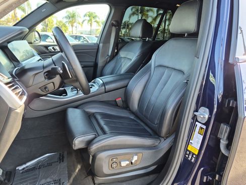 Used 2020 BMW X5 M50i w/ Parking Assistance Package AWD/4WD image 16
