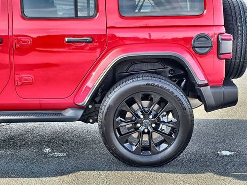Used 2025 Jeep Wrangler Unlimited Sahara AWD/4WD image 12