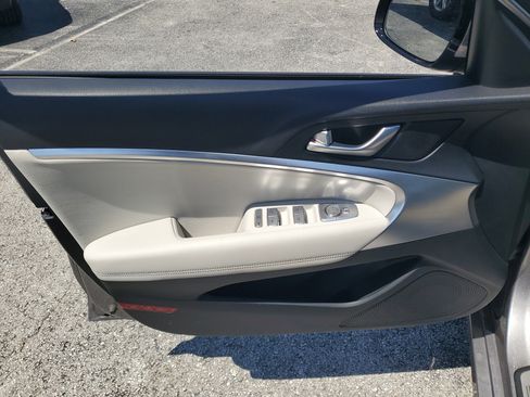 Used 2025 Genesis G70 2.5T RWD image 9