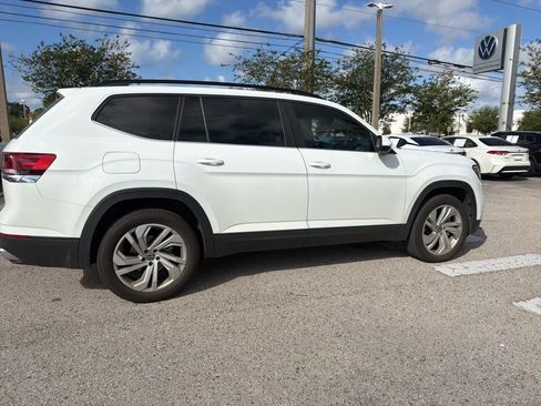 Certified 2023 Volkswagen Atlas SE w/ Panoramic Sunroof Package image 9