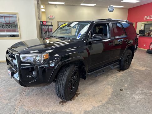 Used 2023 Toyota 4Runner SR5 image 3