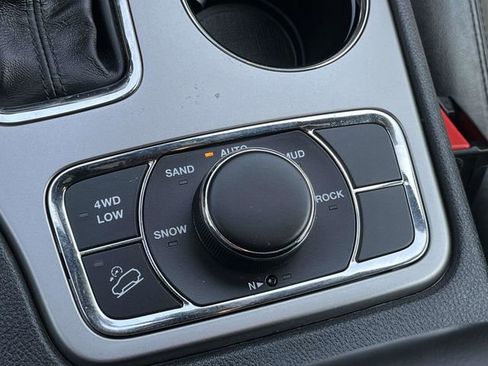 Used 2018 Jeep Grand Cherokee Limited image 34