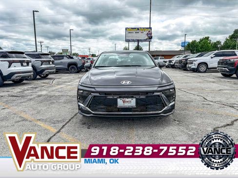 Used 2025 Hyundai Sonata SEL FWD image 2