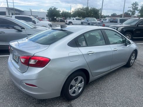 Used 2018 Chevrolet Cruze LS FWD image 3