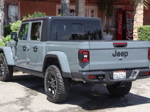 Used 2025 Jeep Gladiator Sport AWD/4WD image 6