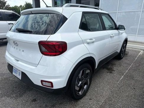 Used 2025 Hyundai Venue SEL FWD image 8