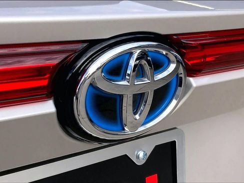 Used 2023 Toyota Venza XLE image 9